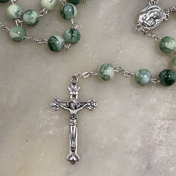 Elegant Green Beaded Rosary Necklace - Picture 5 of 5